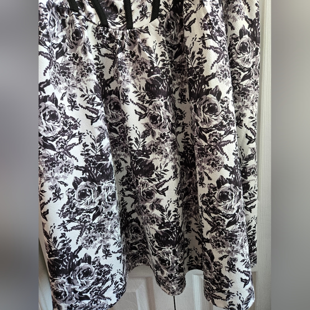 Black and white floral Shein dress 2XL - Picture 4 of 9